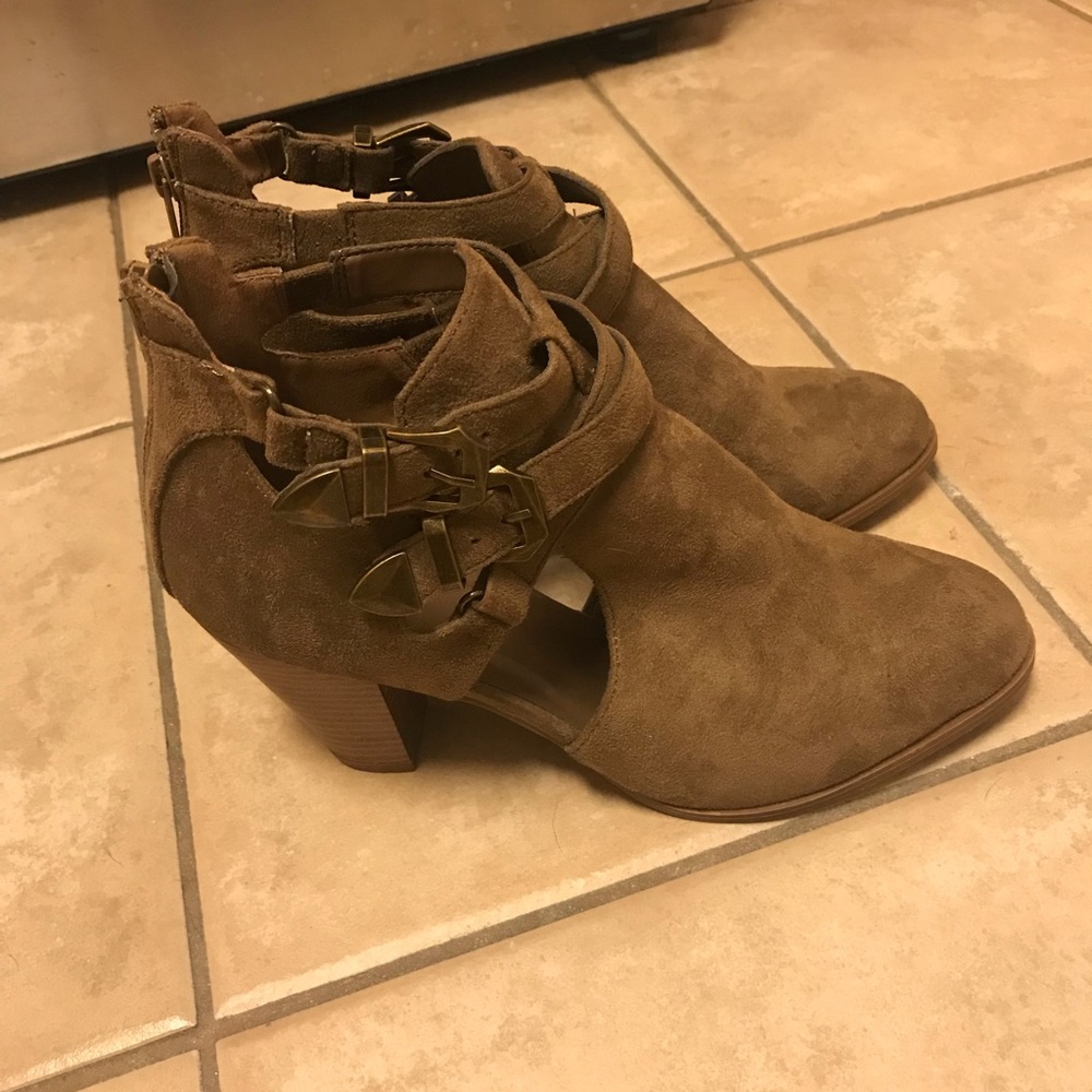 Charlotte Russe Size 10 Taupe Bootie